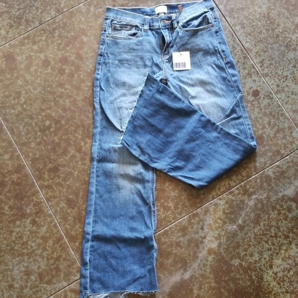 NWT Sneak Peek cropped jeans